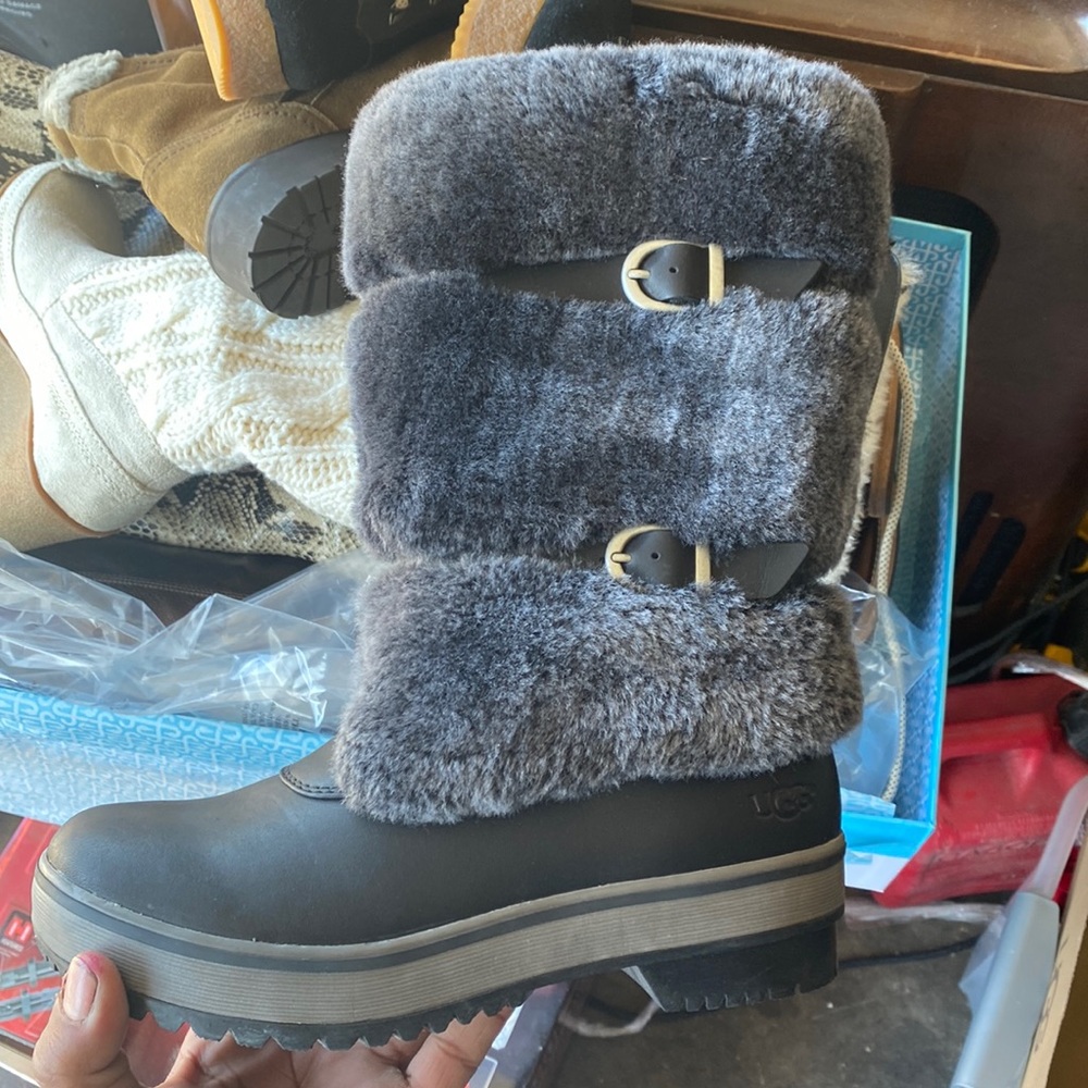 UGGS boot